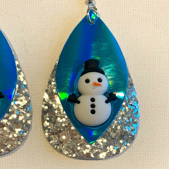 π Host Pick π Snowman βοΈ Earrings with faux leather glitter - Picture 3 of 6